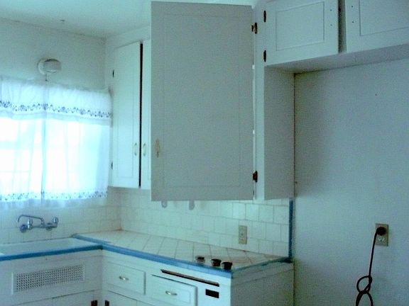 2nd image of 651 W 33rd St