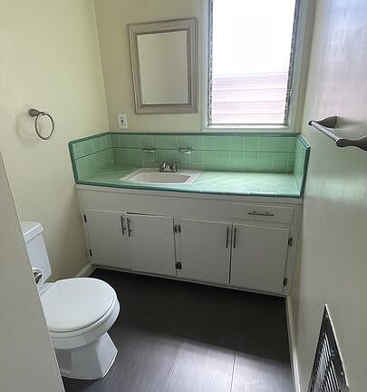 5th image of 1044 2nd St APT B