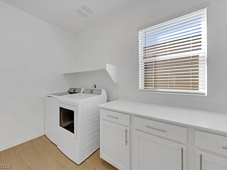 299 Mount Tyndall St — Photo 24