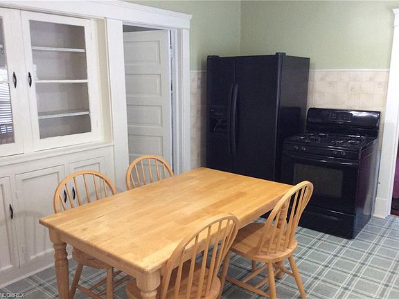 4th image of 3901 Sackett Ave
