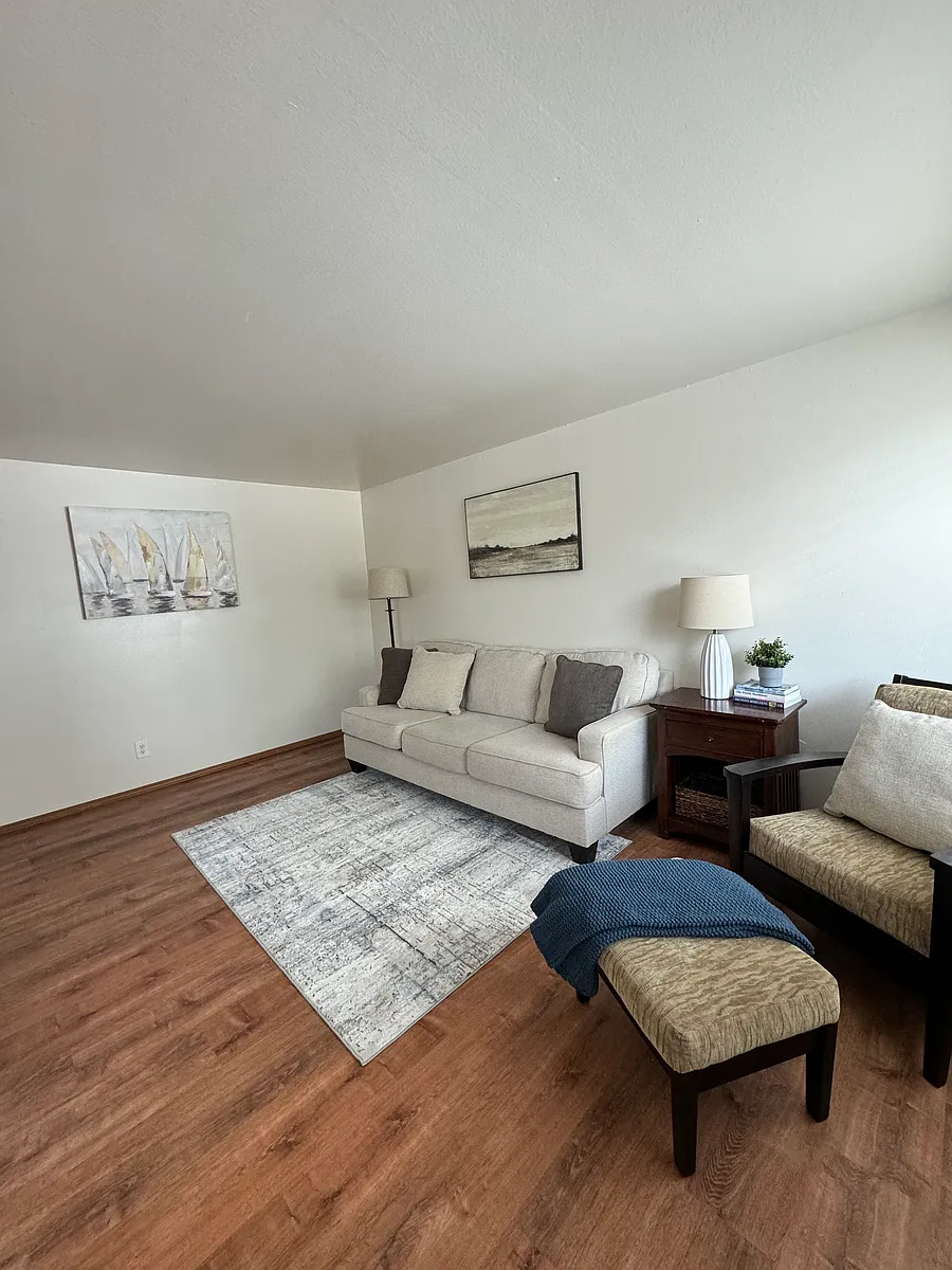 Building Photo - 116 E Dewberry Ave #6