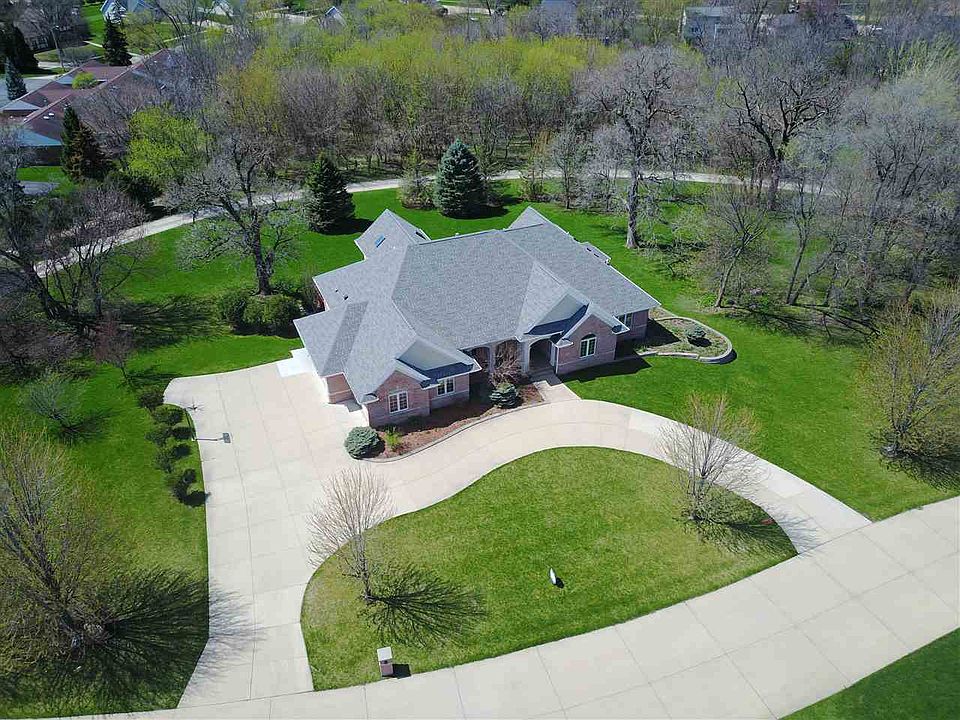 1st image of 406 N Highland Dr