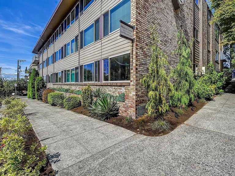 Mercer Crest Apartments — Photo 30
