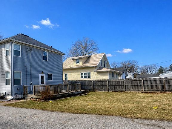 2nd image of 910 Campbell Ave