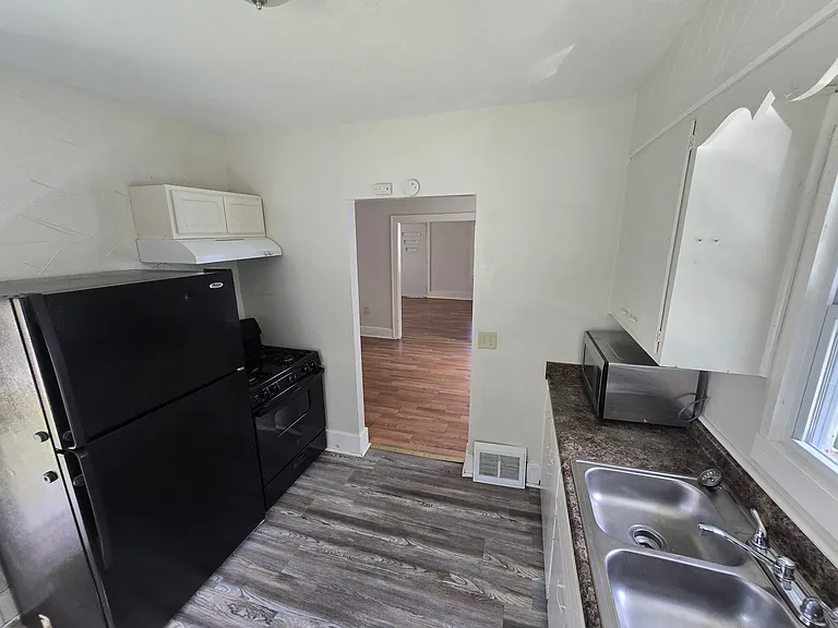 598 Talbot Ave — Photo 8