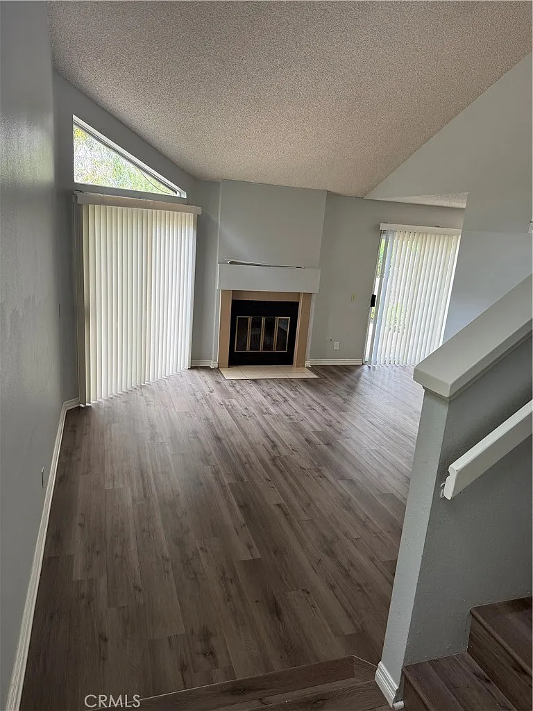 3 bed, 1354 sqft, $4,900 — Photo 2