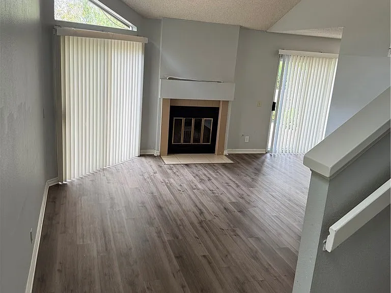 69 Stanford Ct — Photo 2