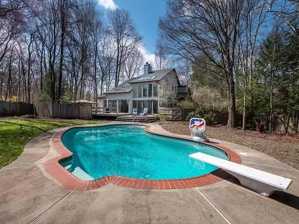 4262 Wintergreen Rd, East Stroudsburg, PA 18302