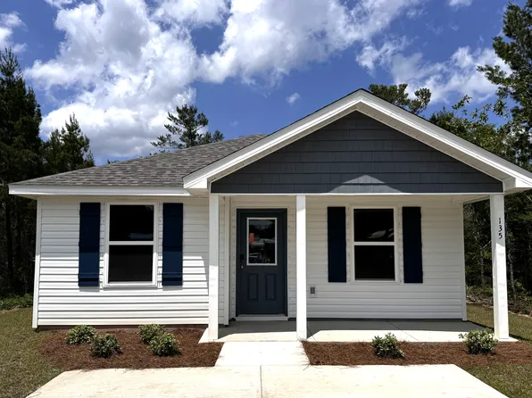 135 E Tiger Lily Ln, Defuniak Springs, FL 32433