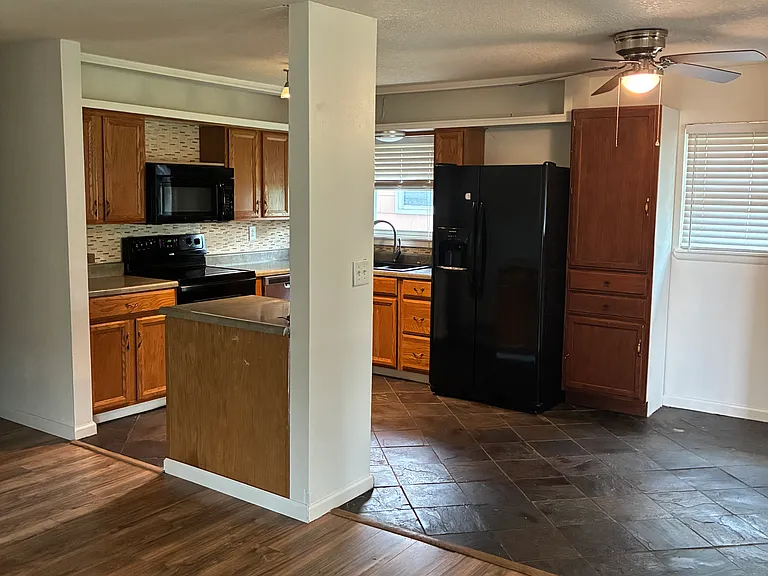 2902 S Park Ave — Photo 6