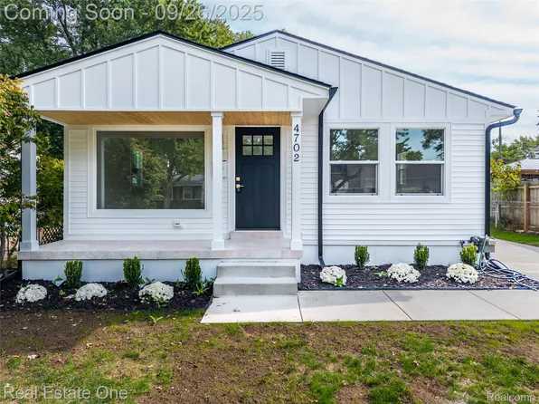 4702 Thorncroft Ave, Royal Oak, MI 48073