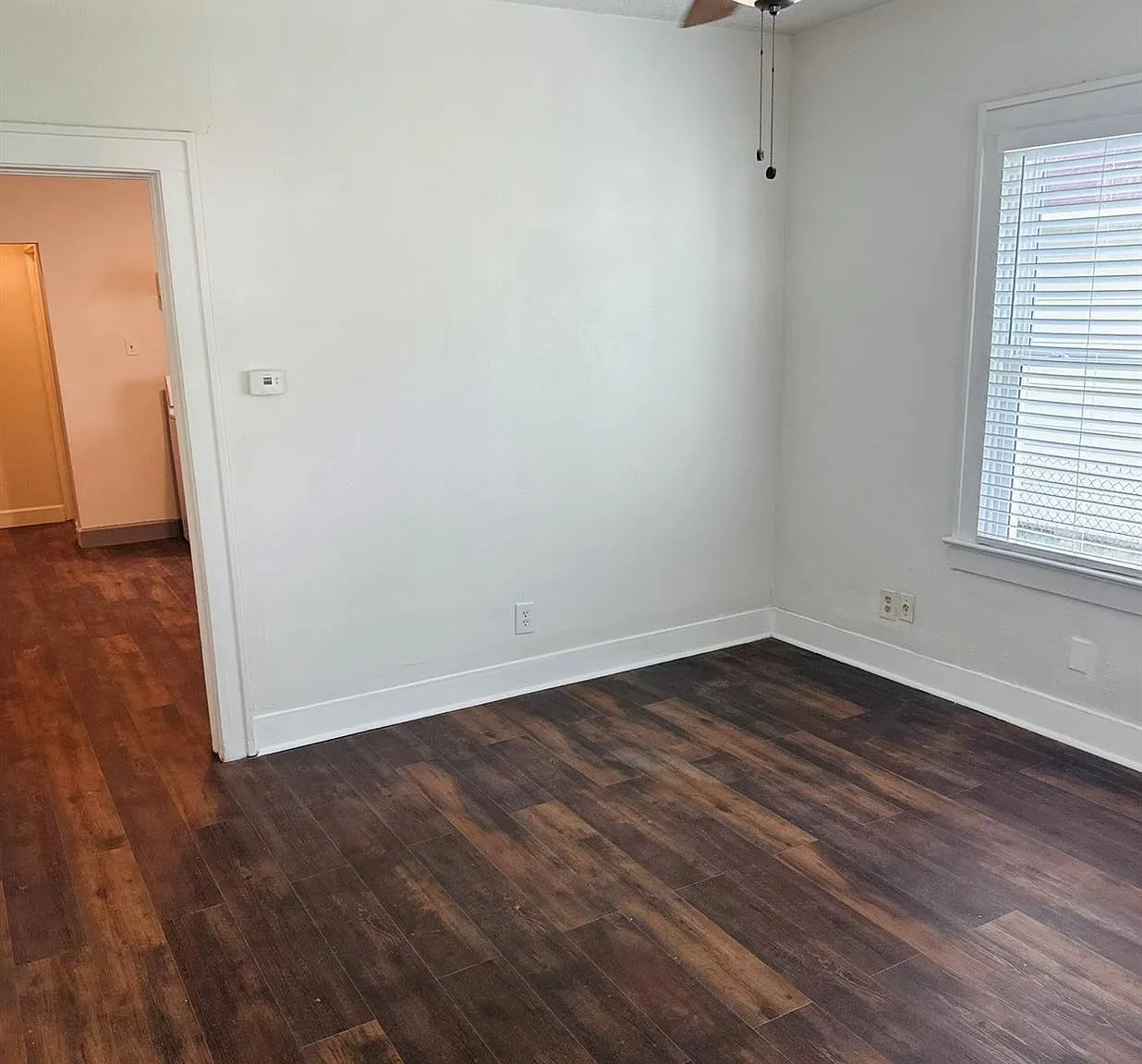 3 bed, 1.0 bath, 1128 sqft, $1,600 — Photo 2
