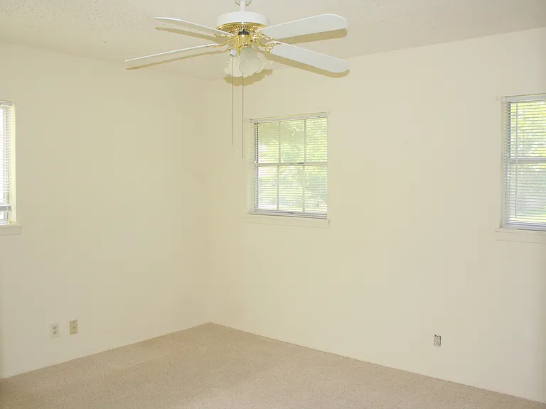 8101 Stillwood Ln — Photo 4