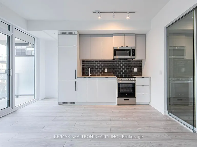 285 Dufferin St #303 — Photo 11