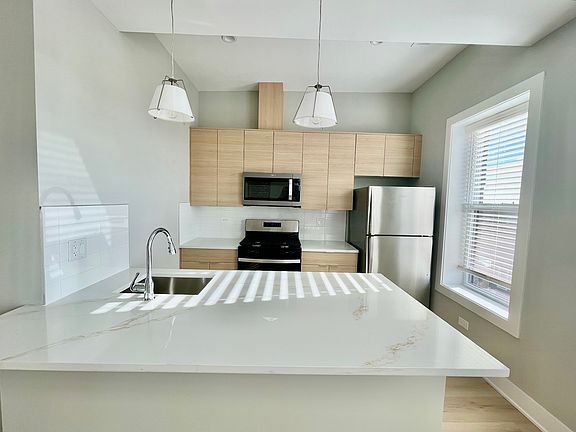 3rd image of 2158 W 21st St #11