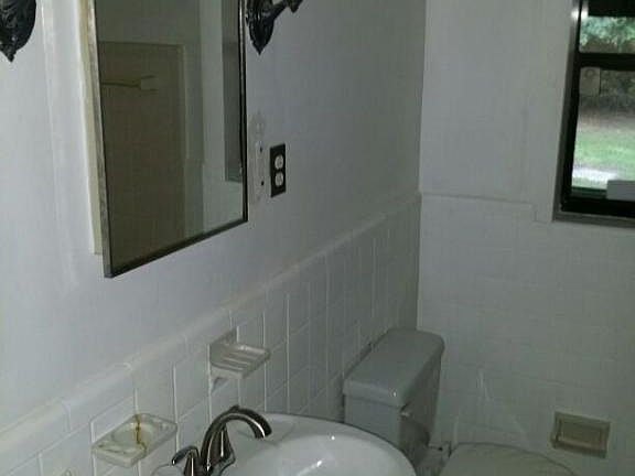 3rd image of 425 Lenore Ave