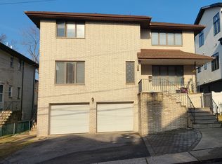 427 Grandview Pl, Fort Lee, NJ 07024