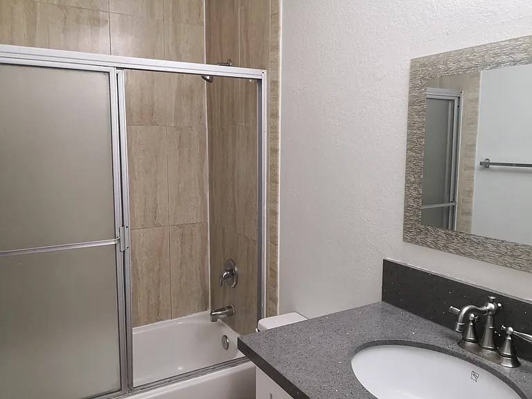 Orange Twin Apartments — Photo 22
