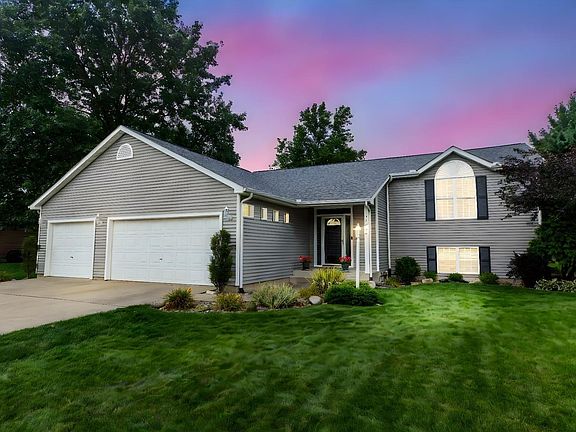 2nd image of 11205 Wildwood Dr