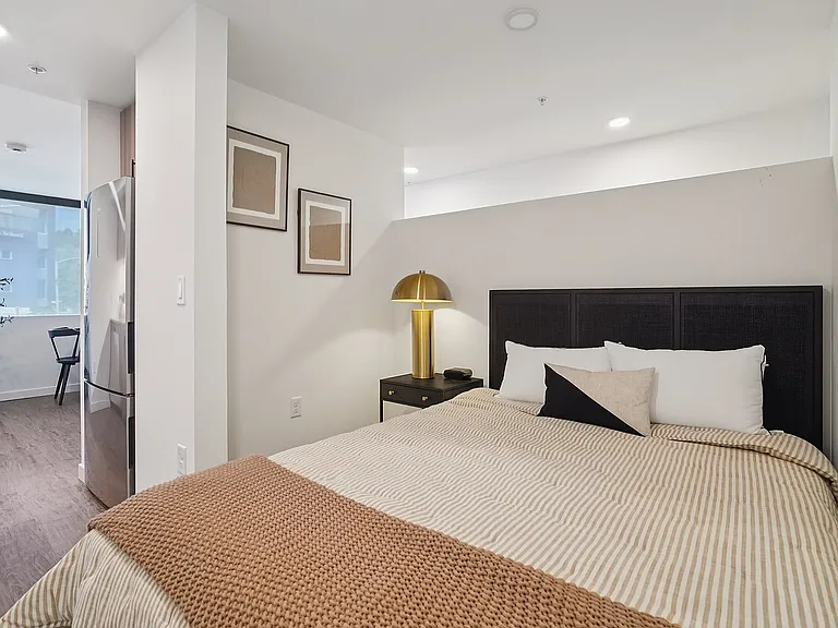 21-web-or-mls-21st Ave S-0606-021