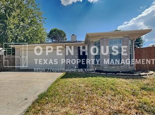 320 Faircrest Dr, Arlington, TX 76018