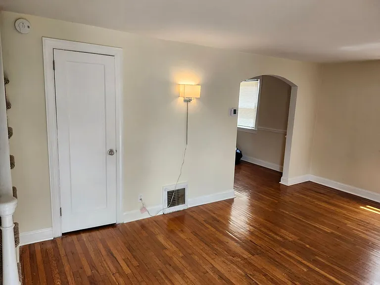 332 Marsh Ln — Photo 5