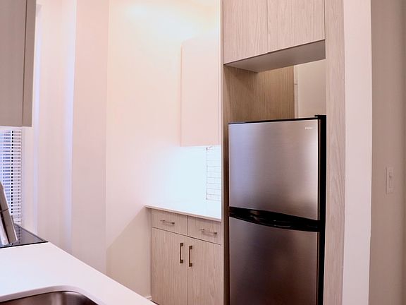 4th image of 465 Park Dr APT 15