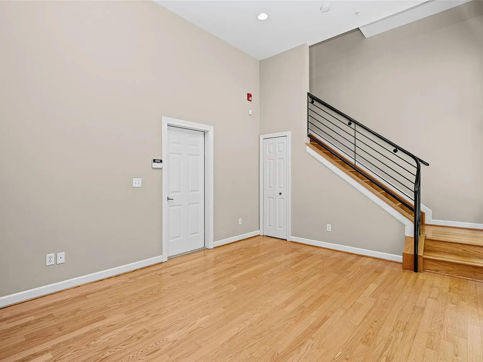 2 bed, 2.5 bath, 1610 sqft, $3,400 — Photo 4