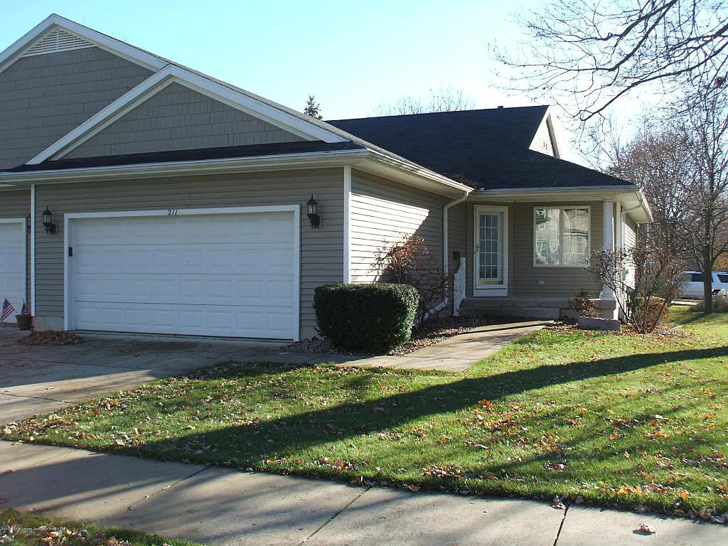 211 W Baldwin St photo 1
