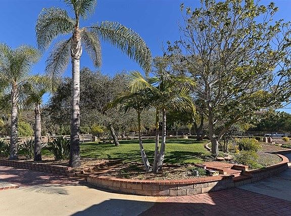 3rd image of 2415 Catalina Ave