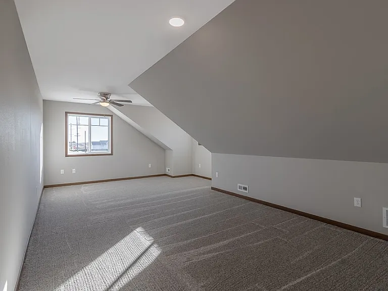 649 Luiken St — Photo 19