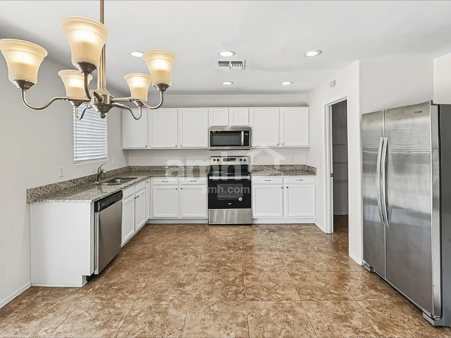 4 bed, 2.5 bath, 2220 sqft, $2,160 — Photo 3