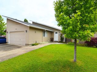 554 N 6th St, Harrisburg, OR 97446