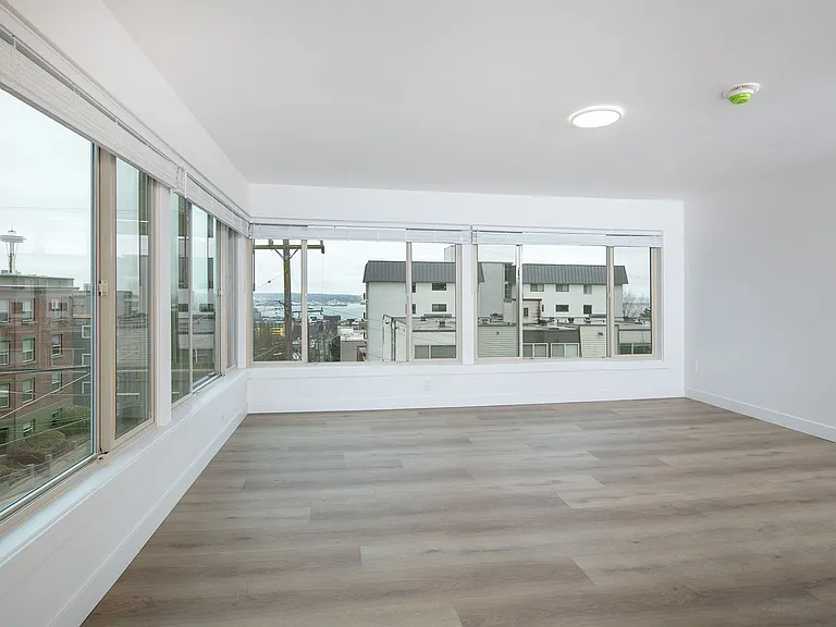 Royal Anne Apartments — Photo 1