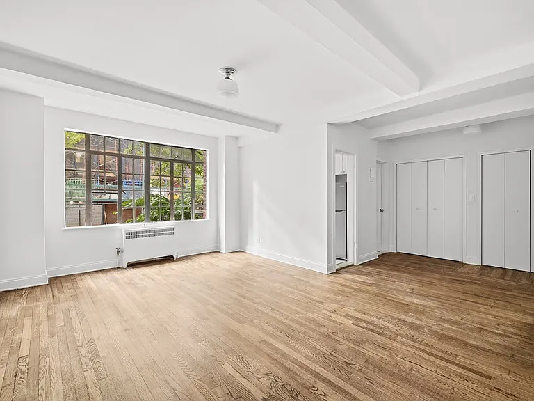 433 W 21st St #2B — Photo 1