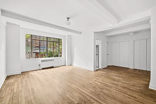 433 W 21st St #2B Photo 1