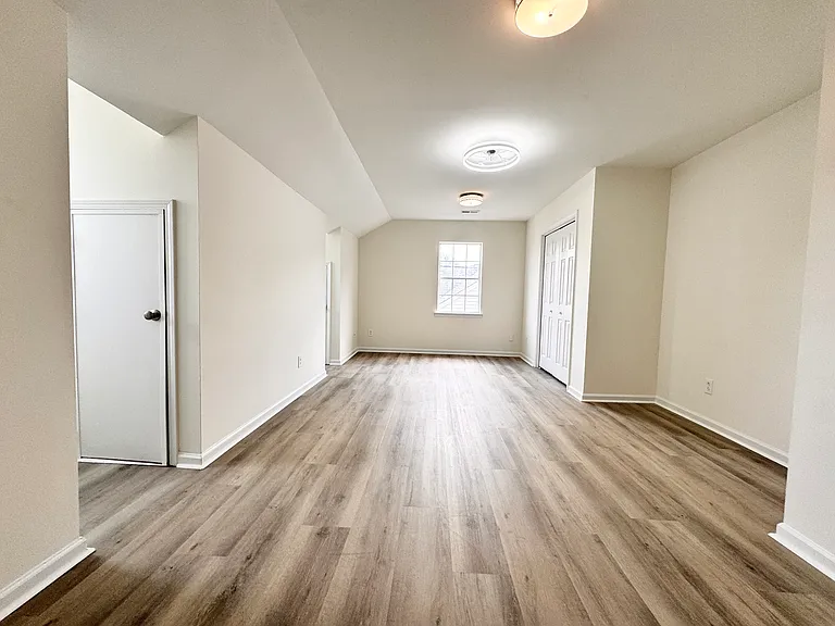 8413 Hirsch Dr — Photo 11