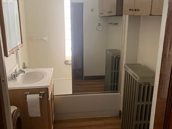 4th image of 1522 N Lorel Ave #1
