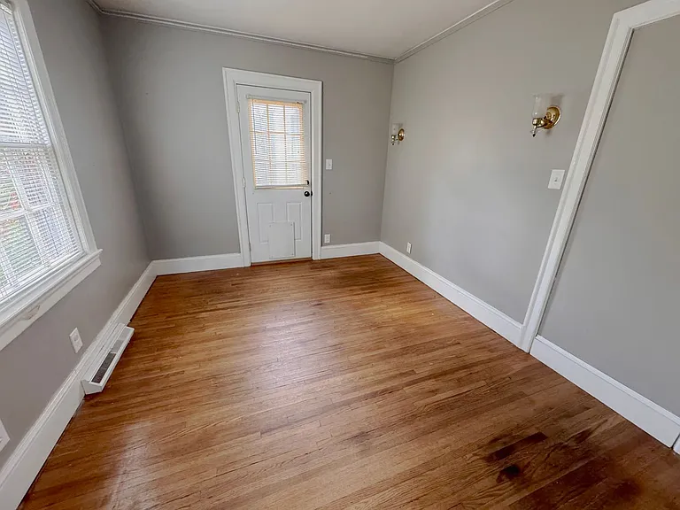 229 Alpine Dr — Photo 2
