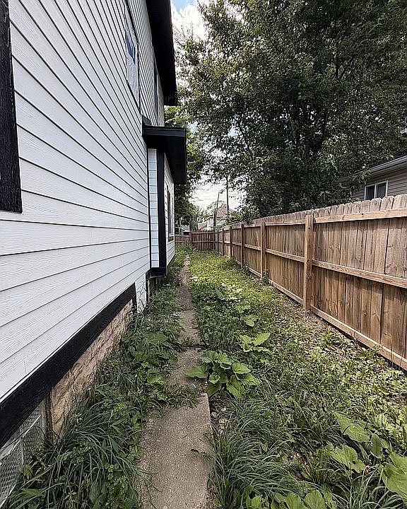 2nd image of 930 N Dearborn St