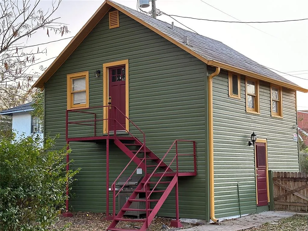 1 bed, 1.0 bath, 400 sqft, $850 — Photo 1