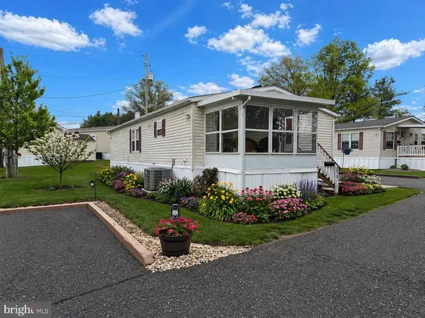 3013 Walnut Ln, Telford, PA 18969