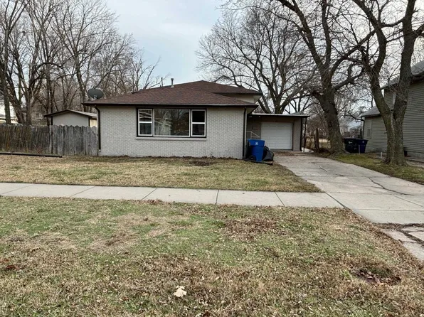 211 E 3rd St, Newton, KS 67114