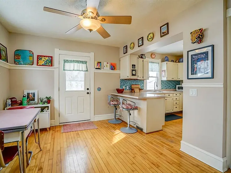 2514 E Johnson St — Photo 9
