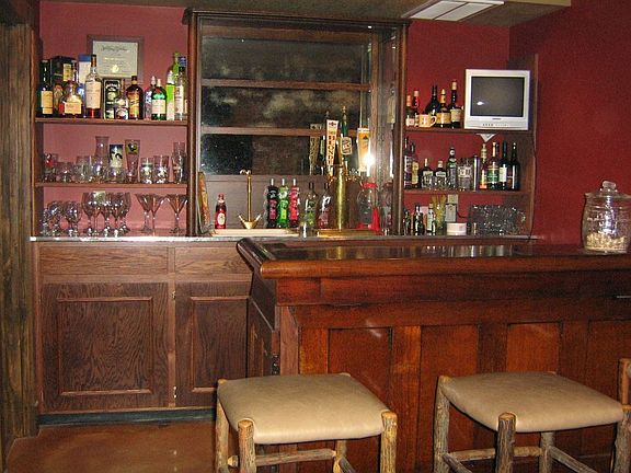 Wine Cellar/Bar