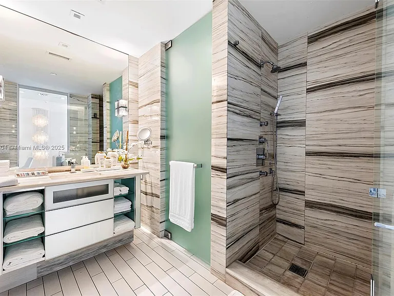 2201 Collins Ave #814 — Photo 22