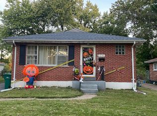 1540 Salerno Dr, Saint Louis, MO 63133