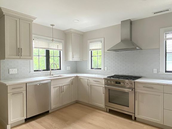 5th image of 3-31 Brimmer St #3