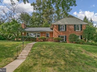 5601 Knollwood Rd, Bethesda, MD 20816
