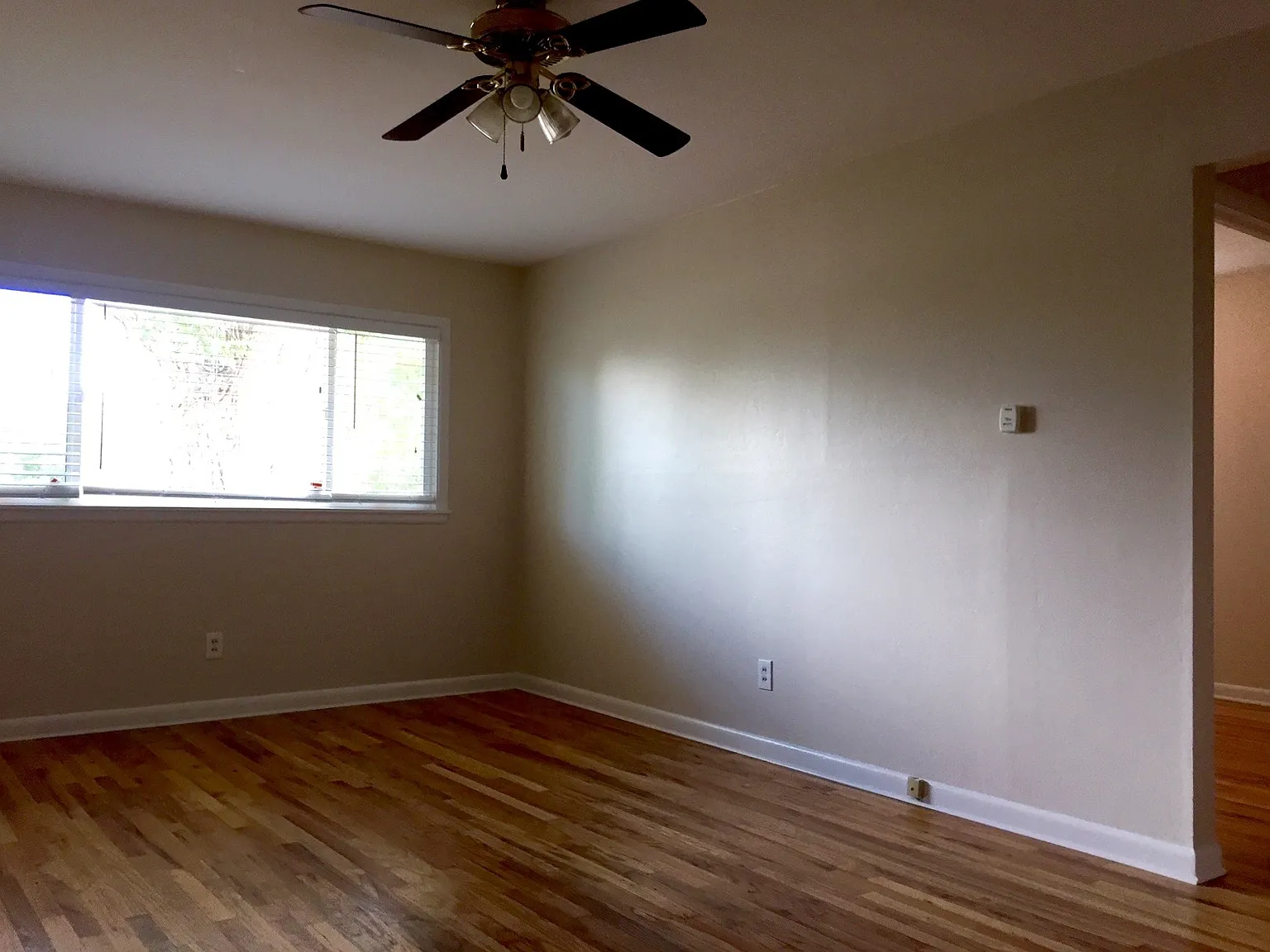 118 N Ash St — Photo 2